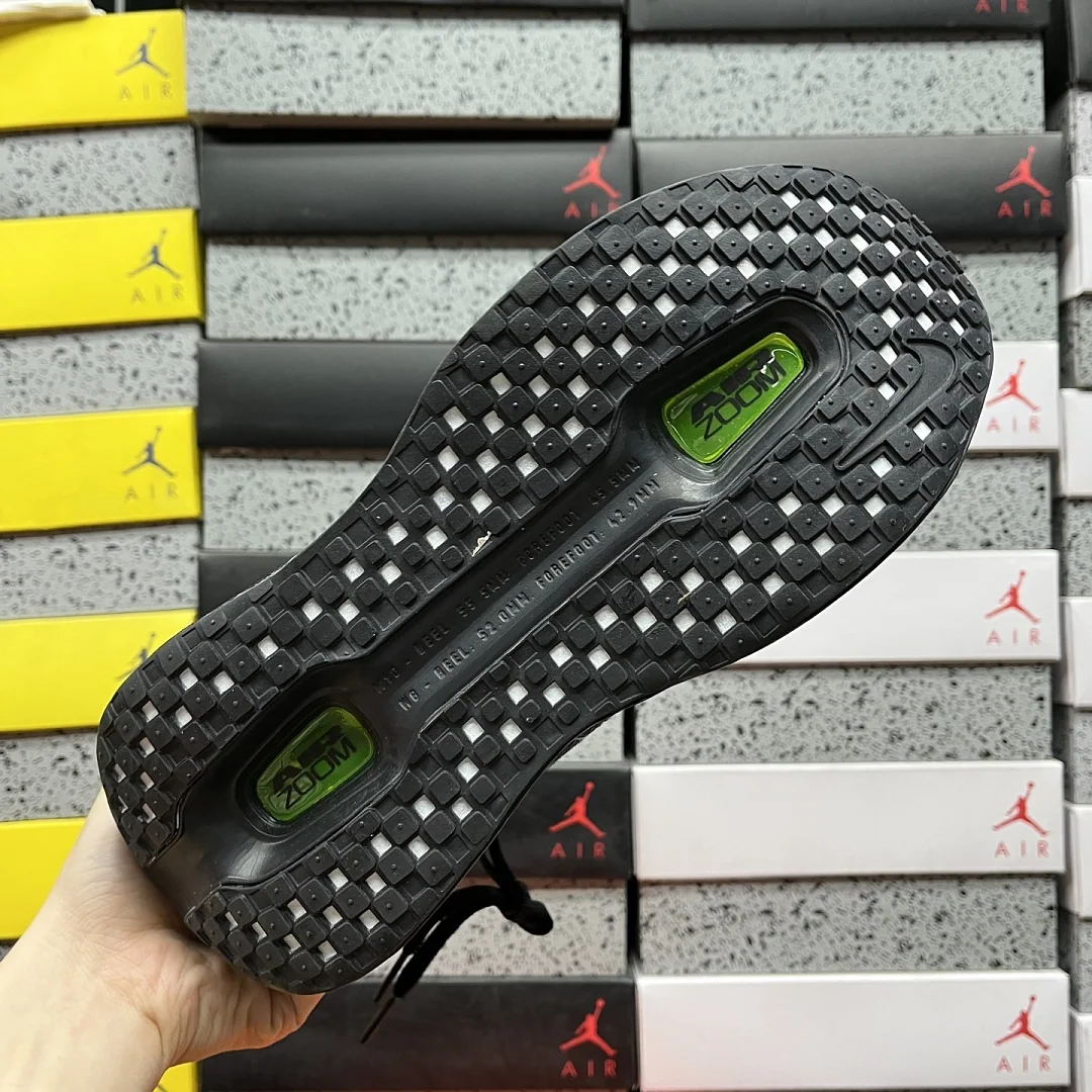 나이키 [CG] 보메로 프리미엄 HQ2050-001 201987 Nike Vomero Premium Black Volt 상세 이미지 7