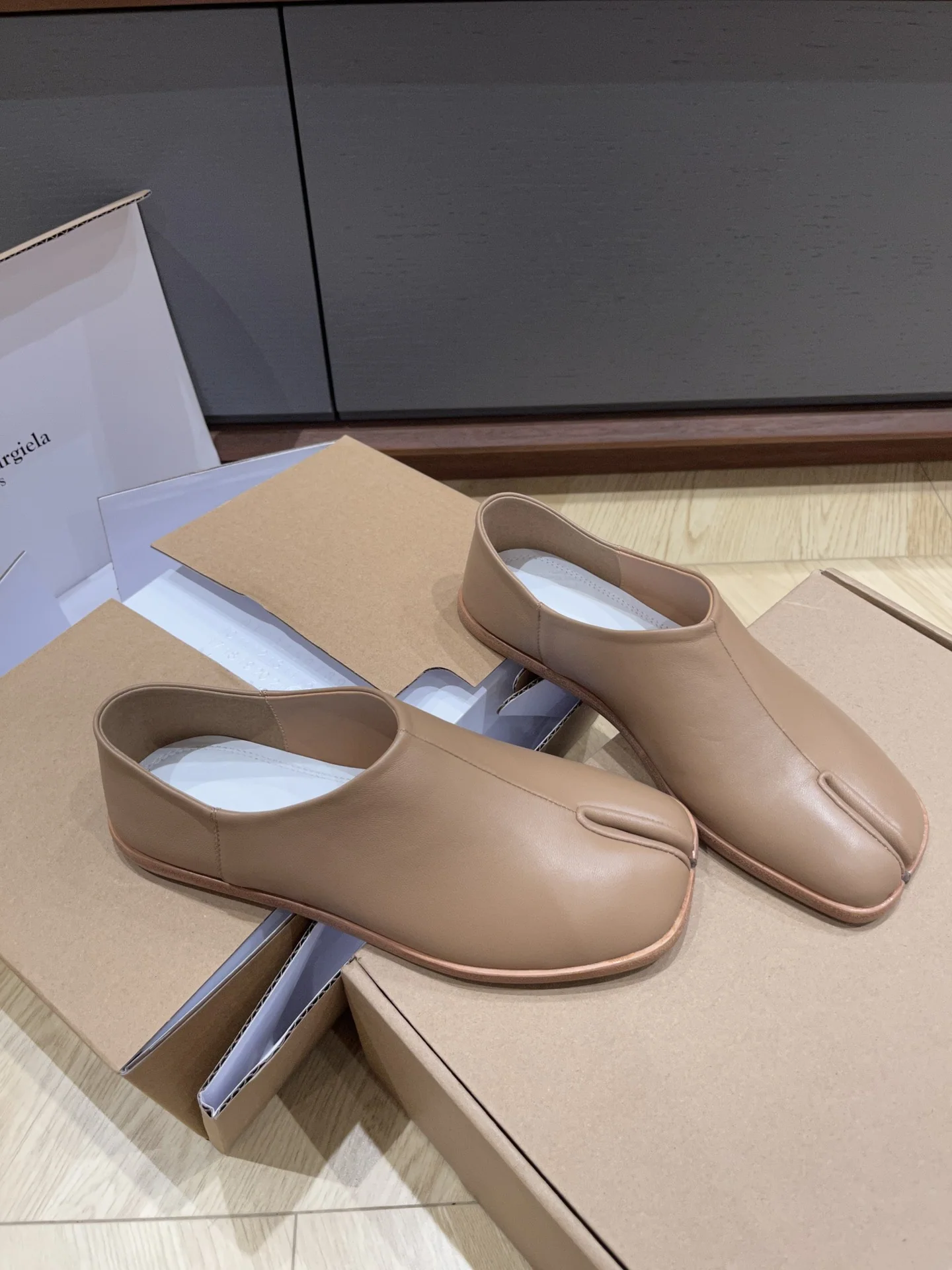 마르지엘라 MM 6 스플릿토 플랫 슈즈 9105 상세 이미지 2