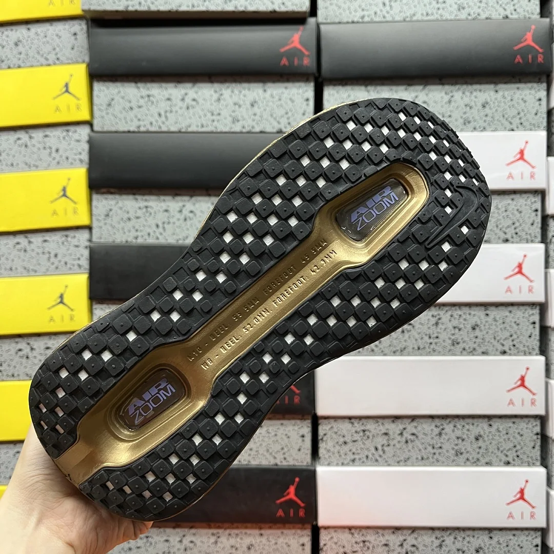 나이키 [CG] 보메로 프리미엄 IQ0028-200 202007 Nike Vomero Premium Flat Stout 상세 이미지 6