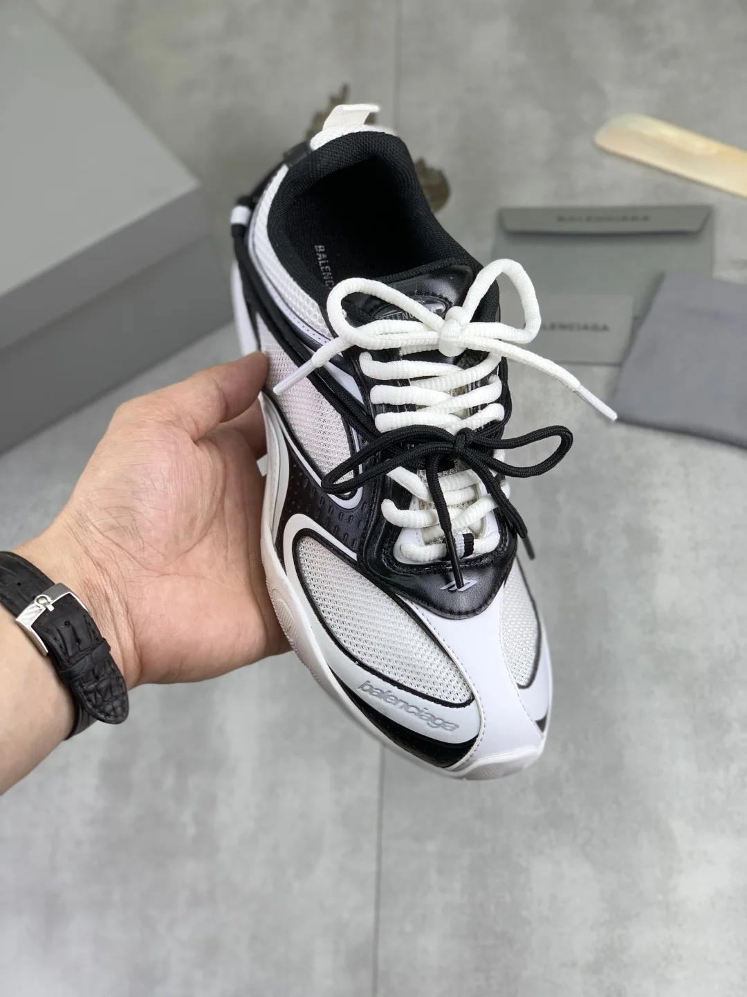 발렌시아가 레이더 이중 구조 메시 스니커즈 152026