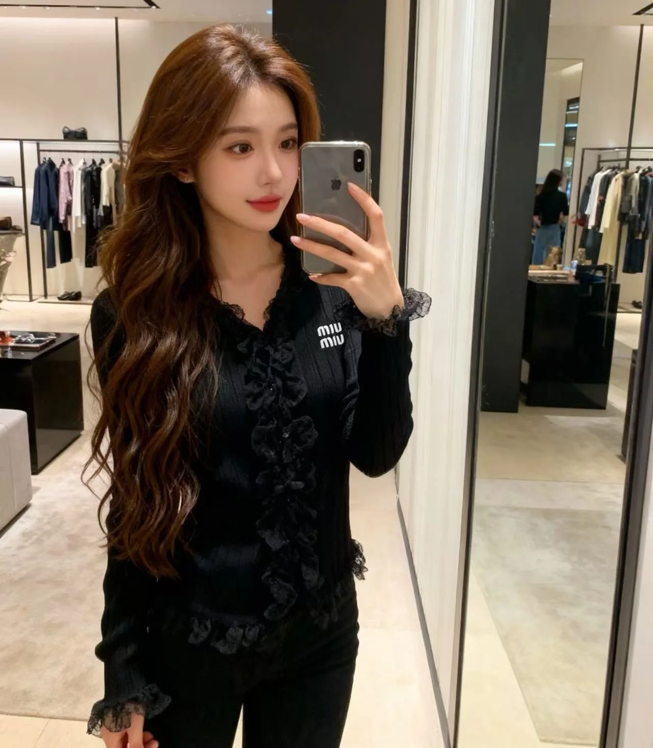 미우미우 프릴 트림 V넥 니트 가디건 상세 이미지 1