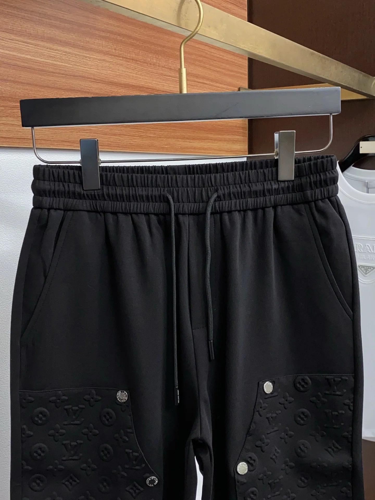 루이비통 남성 오리지널 핏 코튼 스트레치 반바지 상세 이미지 2