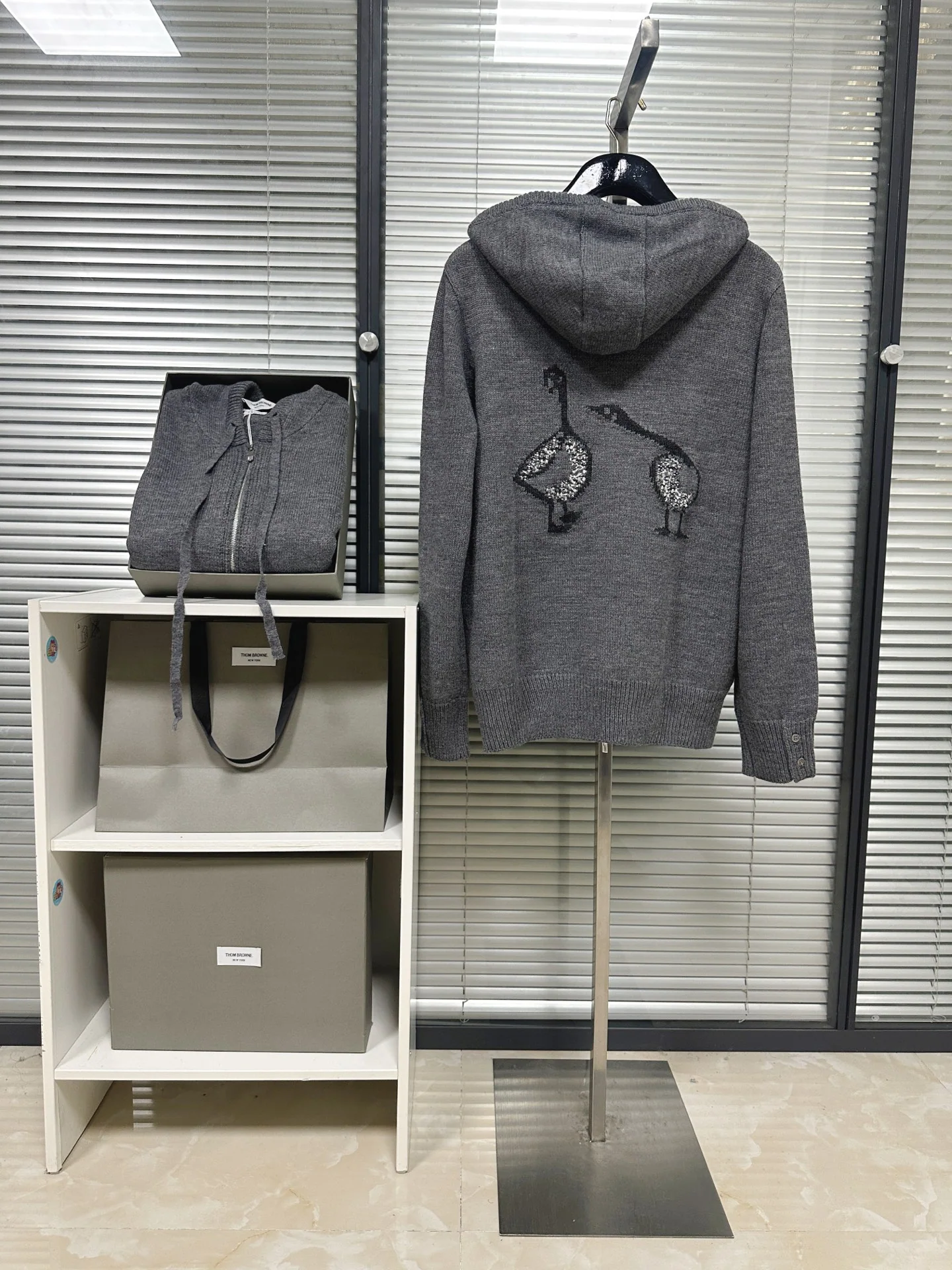 톰브라운 화이트 남성 후드 레플리카 46735 Thom Browne 상세 이미지 6
