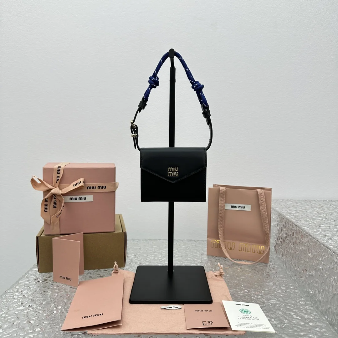 미우미우 스몰 블랙 캔버스 플랩 숄더백 상세 이미지 1