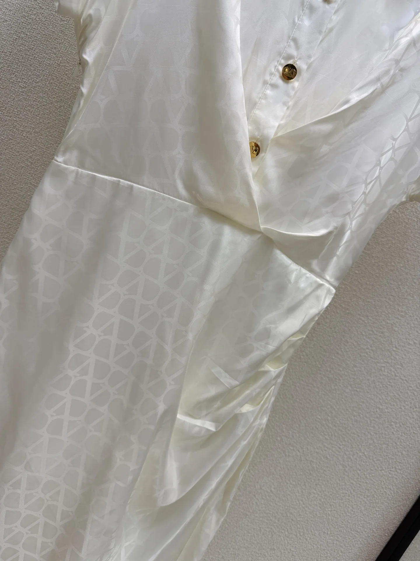 발렌티노 다크 패턴 V넥 셔츠 원피스 상세 이미지 3