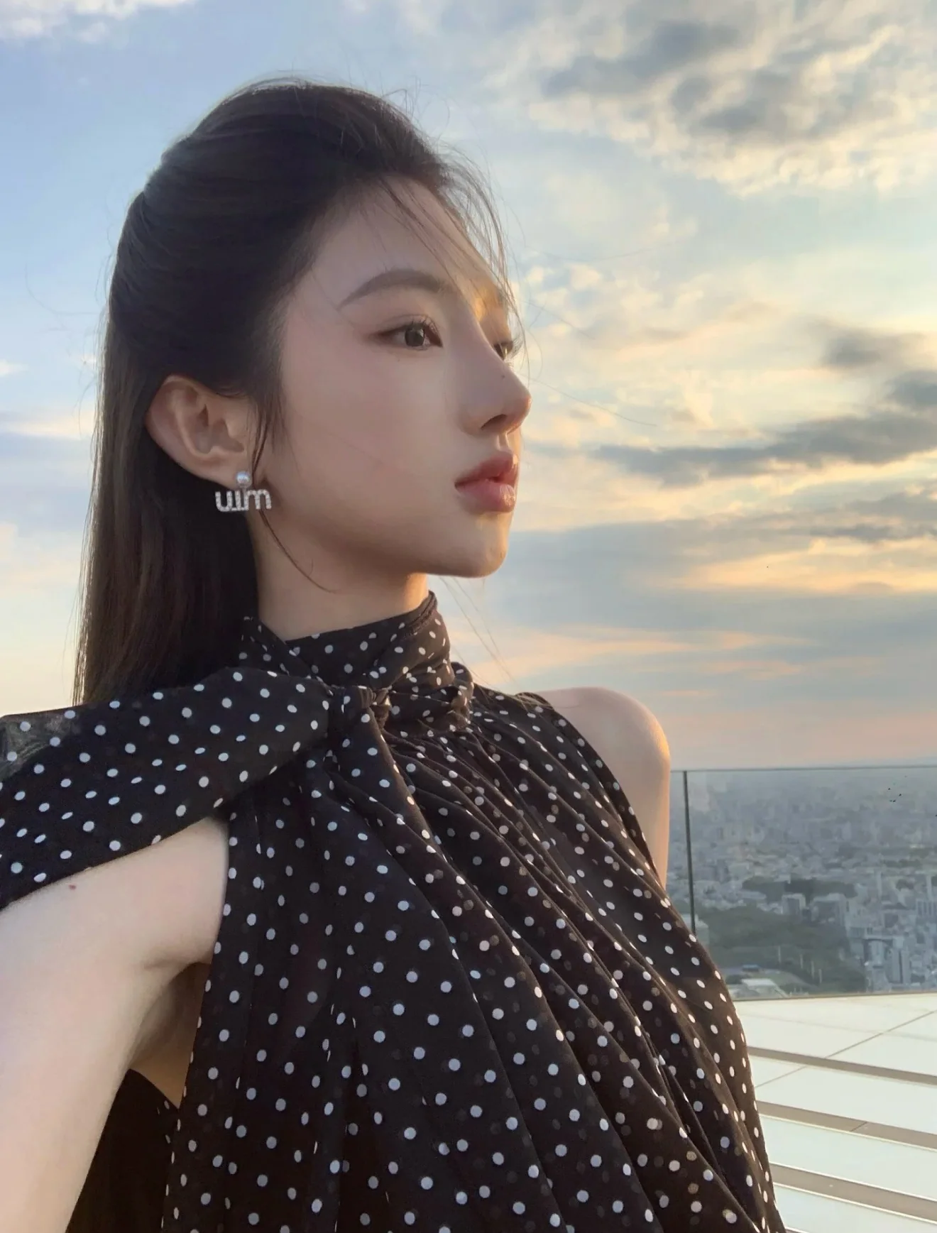 미우미우 진주 장식 라인스톤 스터드 귀걸이 상세 이미지 5