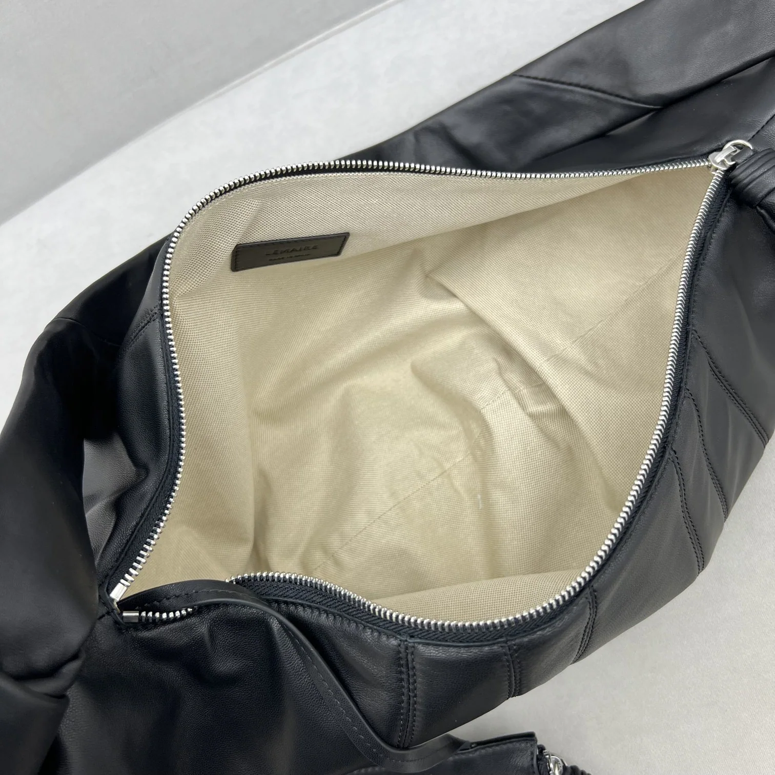 르메르 램스킨 라지 바게트백 가방 상세 이미지 7