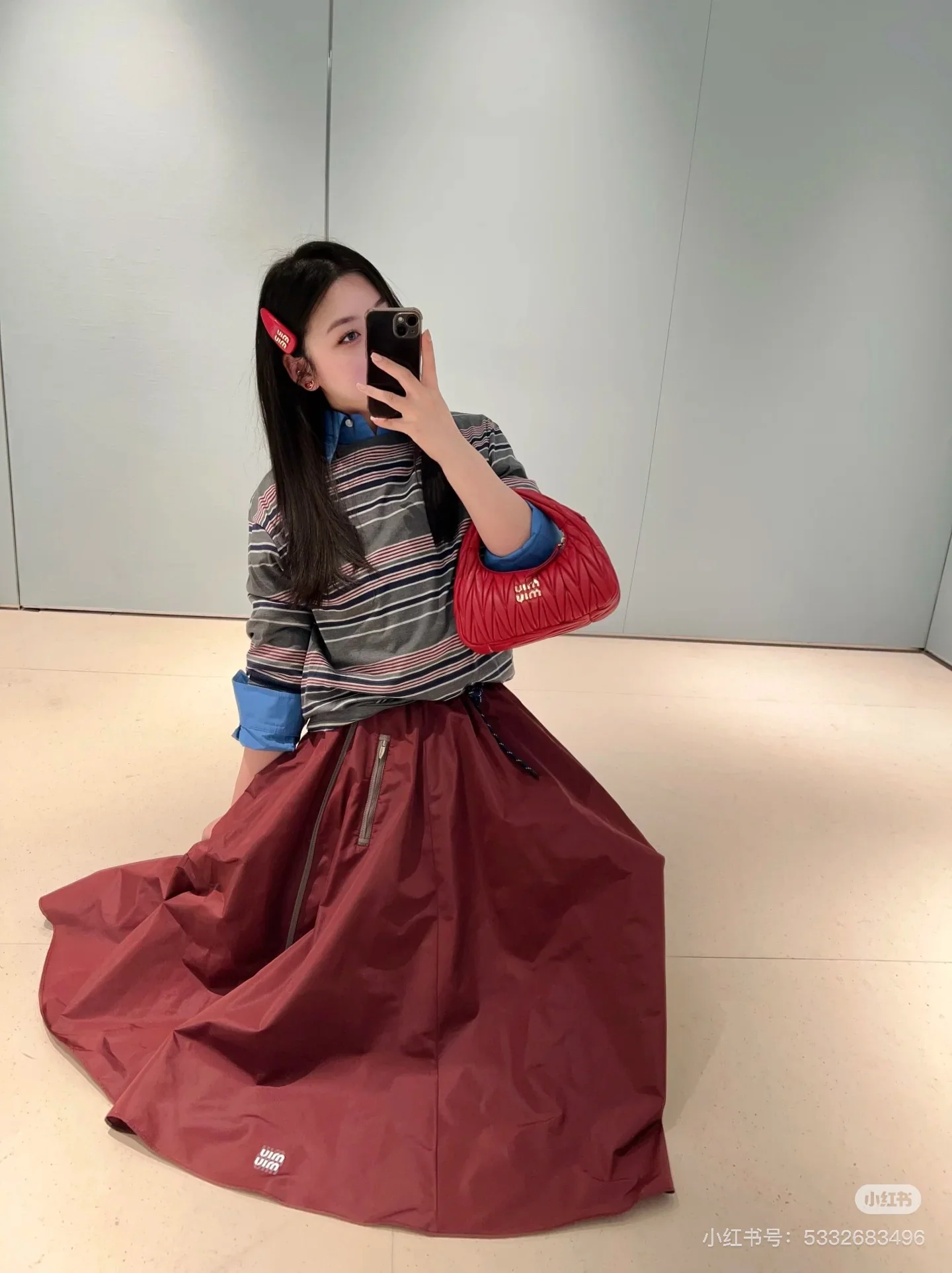 미우미우 버건디 에코 나일론 미디 스커트 상세 이미지 4