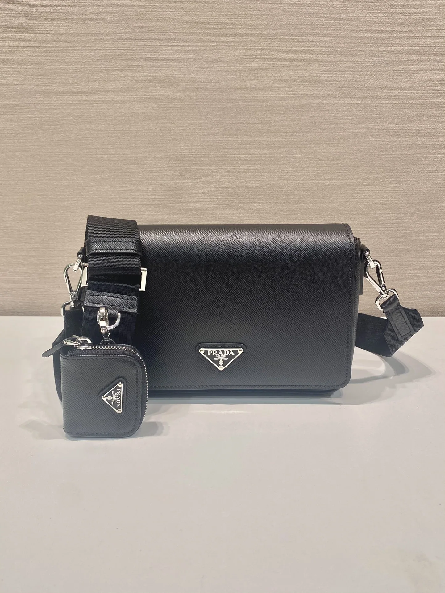 프라다 사피아노 가죽 숄더백 2VD059 67324