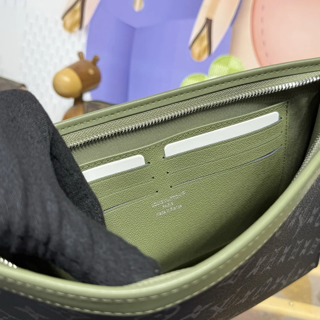 루이비통 모노그램 에클립스 포셰트 클러치 M28841 상세 이미지 8