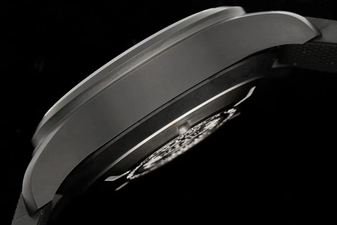 IWC 파일럿 탑건 크로노그래프 블랙 세라믹 시계 상세 이미지 8