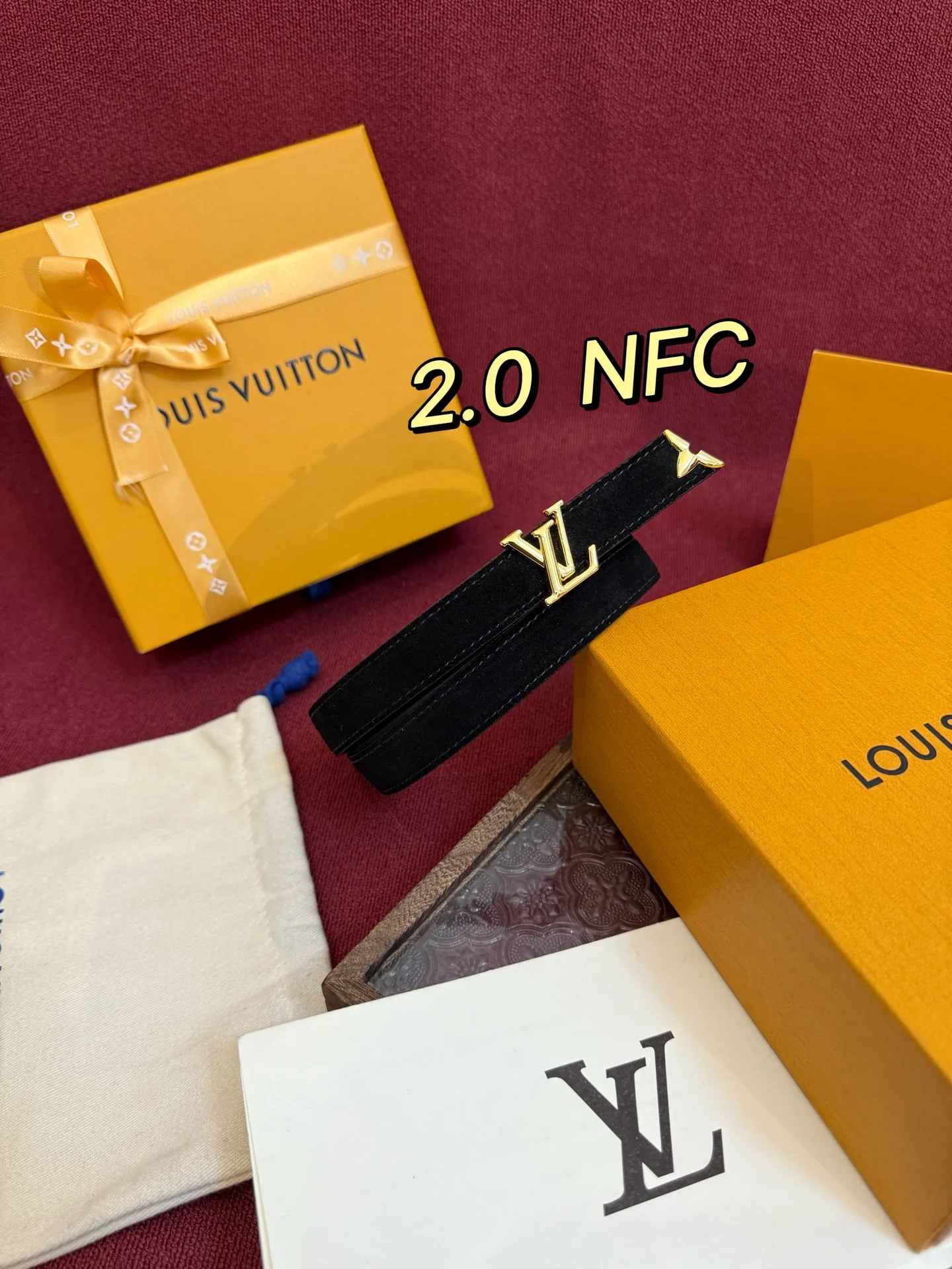 루이비통 골드 LV 이니셜 버클 스웨이드 벨트 상세 이미지 5