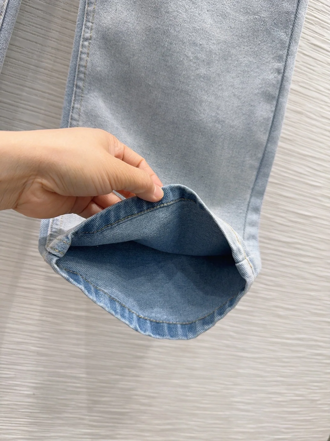 디올 에이징 데님 여성 바지 상세 이미지 5