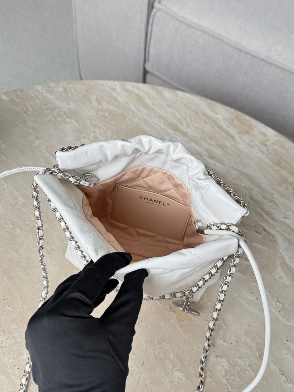 샤넬 미니 화이트 은장 가방 상세 이미지 2