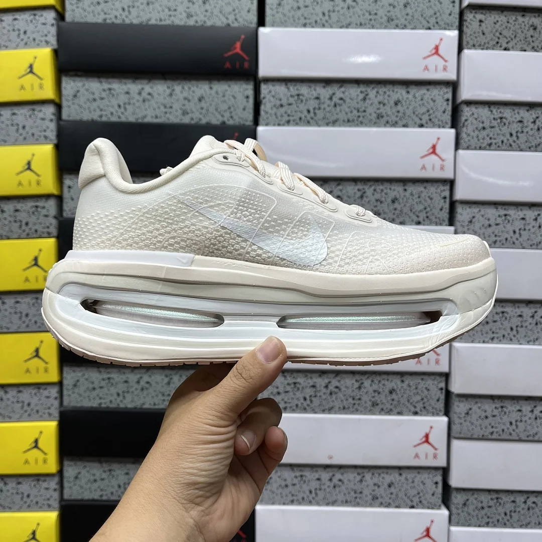나이키 [M] 보메로 프리미엄 IQ8102-100 201659 Nike Vomero Premium Chalk 상세 이미지 4