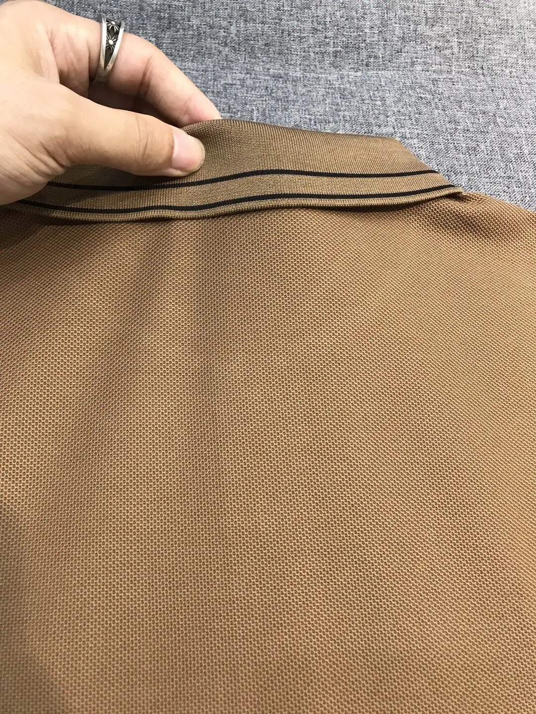 페레가모 간치오크 로고 자수 남성 피케 반팔 폴로셔츠 상세 이미지 5