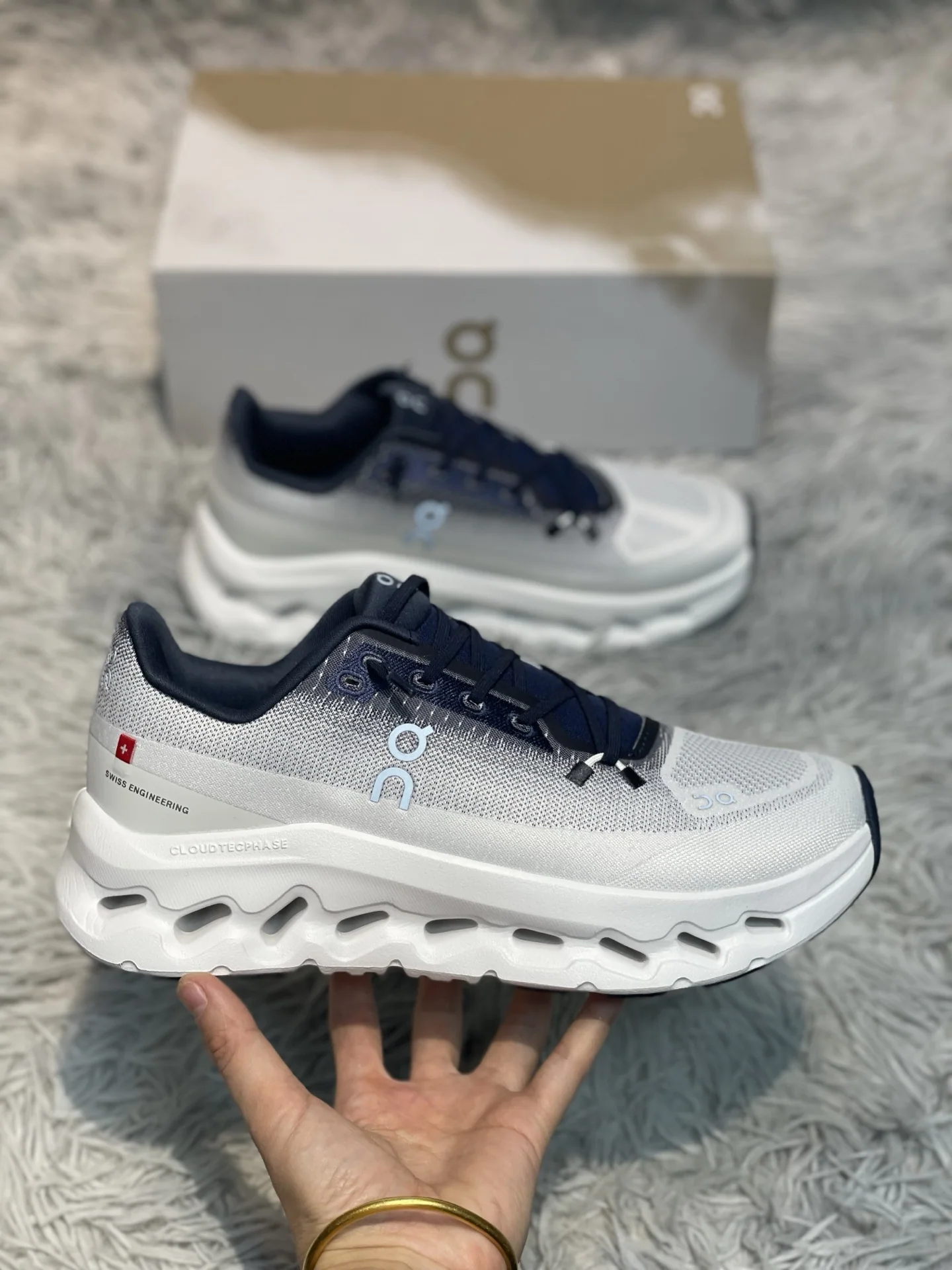 ON 온클라우드 틸트 오프로드 신발 102774