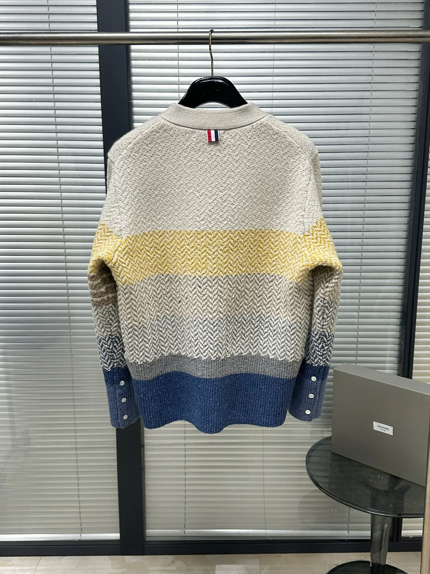 톰브라운 워싱 블루 그레이 남성 니트 레플리카 46575 Thom Browne 상세 이미지 3
