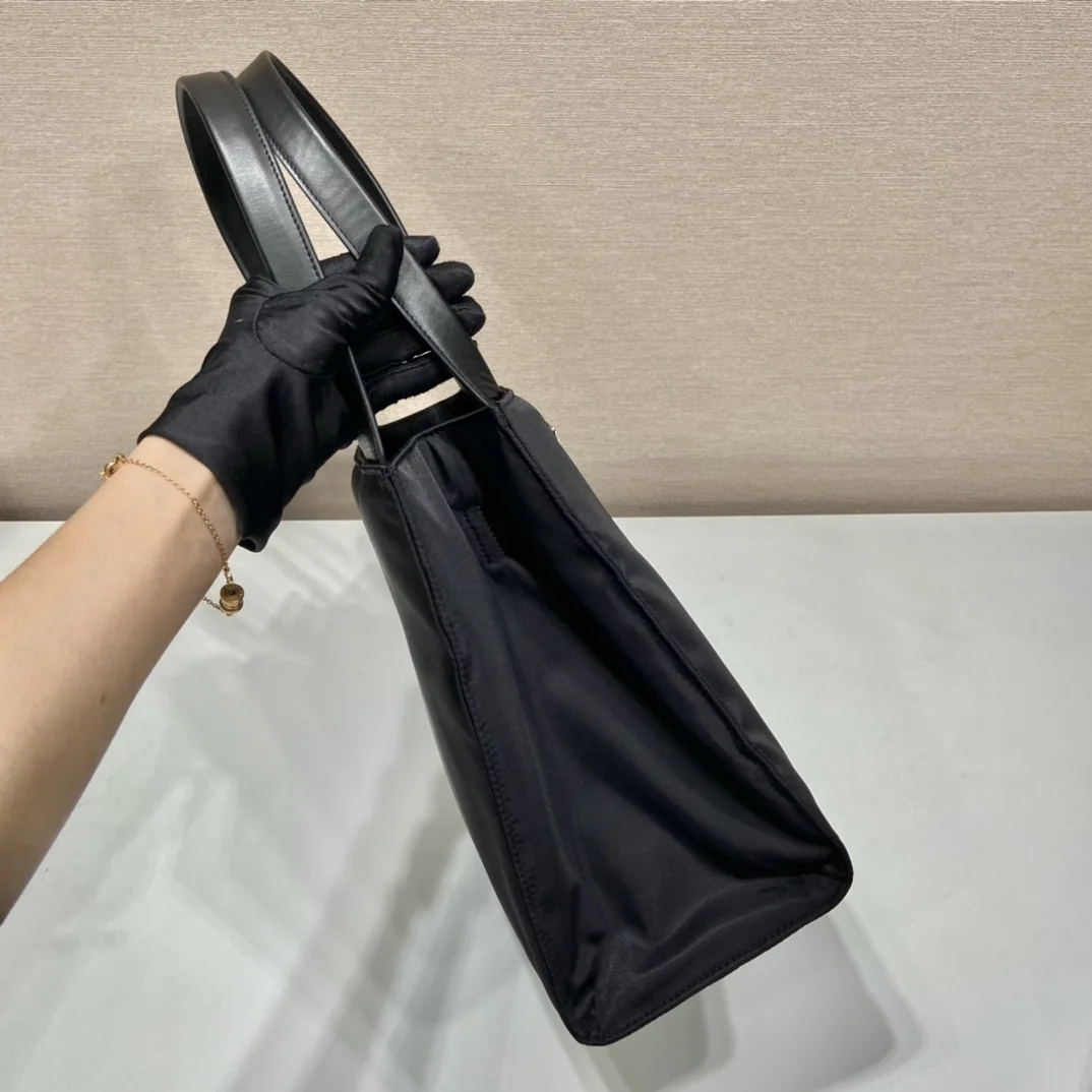 프라다 나일론 토트백 1BG426 상세 이미지 5