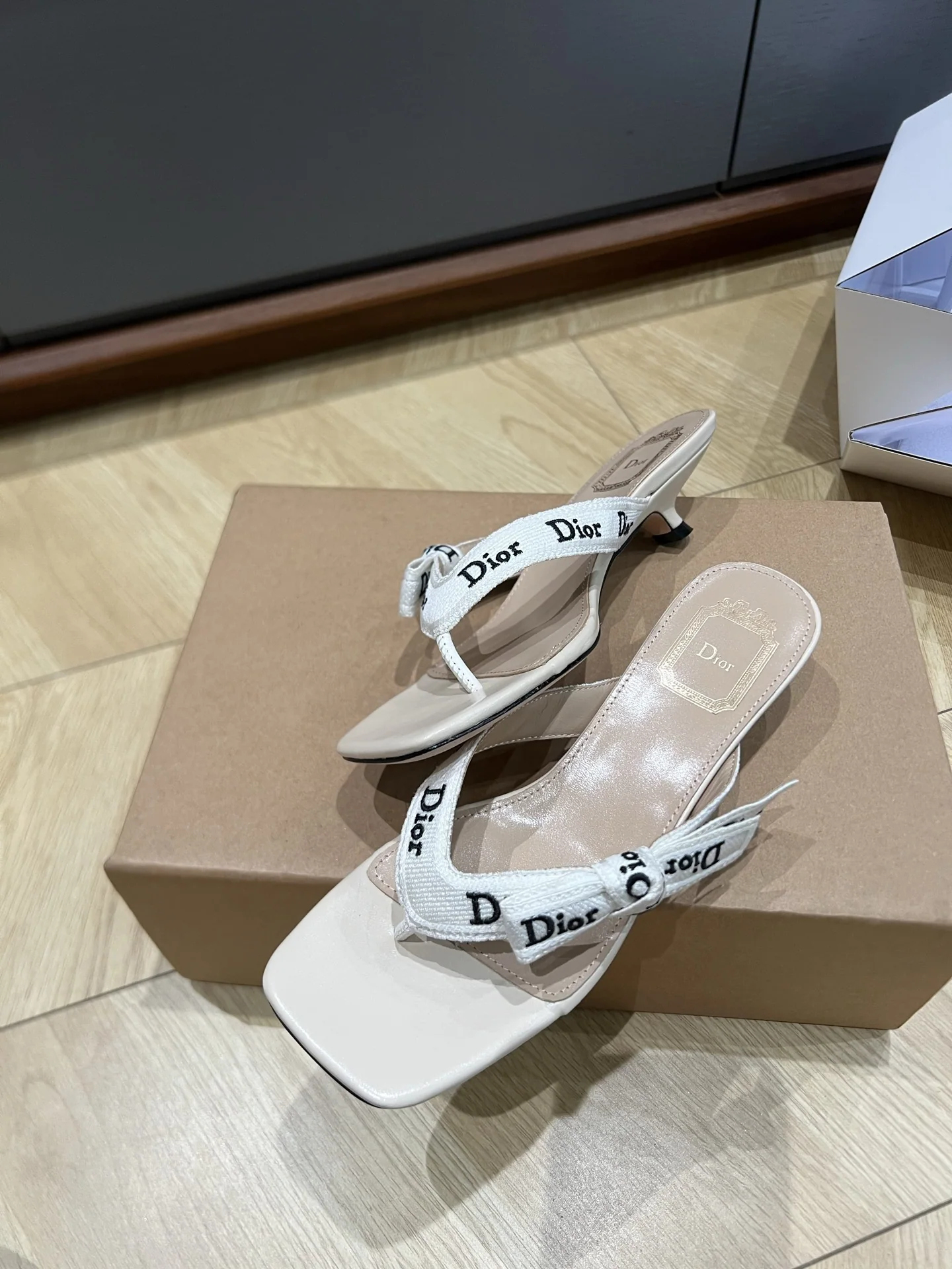 디올 J'A 웨빙 램스킨 샌들 상세 이미지 5