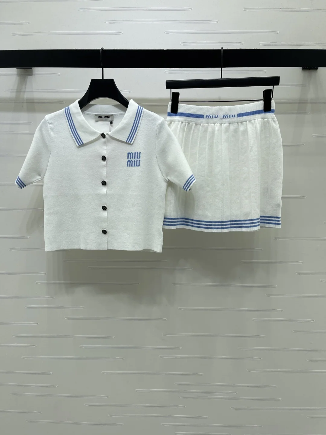 미우미우 카라 반팔 탑 플리츠 스커트 세트 상세 이미지 2