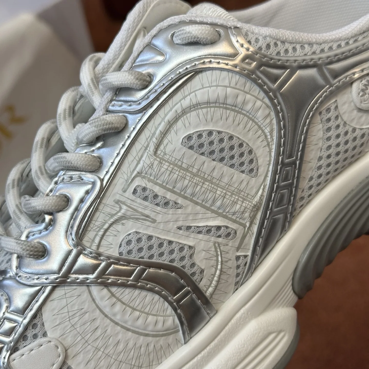 디올 크로노 하프 슬립온 로우탑 신발 상세 이미지 4