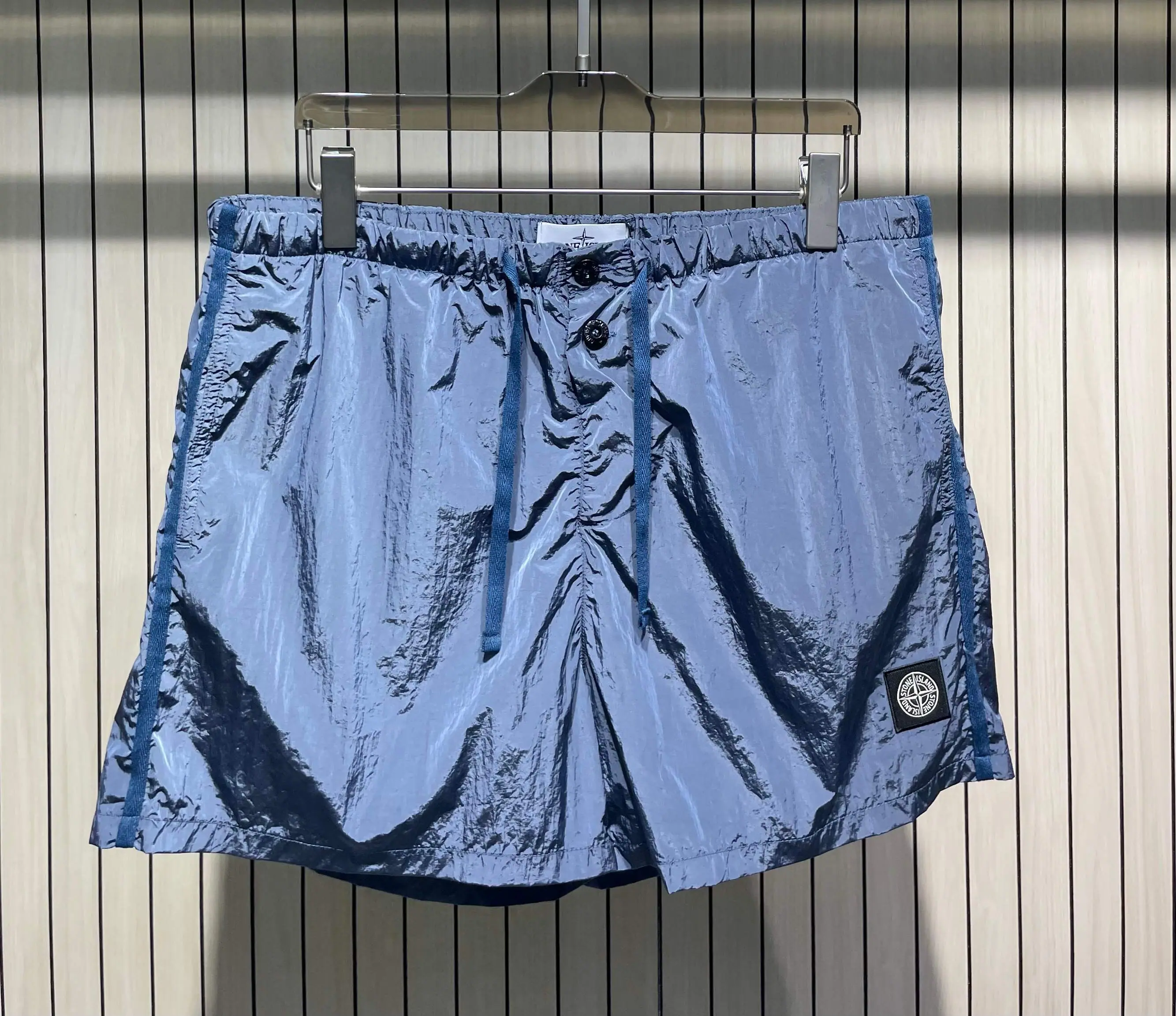 스톤아일랜드 뉴로고 메탈릭 나일론 반바지 상세 이미지 5