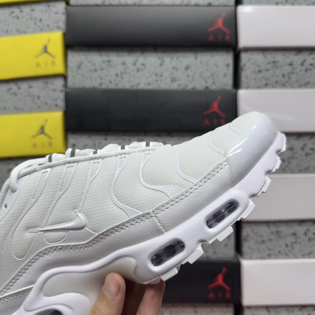 나이키 [BD] 에어 맥스 플러스 DM2362-100 201897 Nike Air Max Plus White Pure Platinum 상세 이미지 3