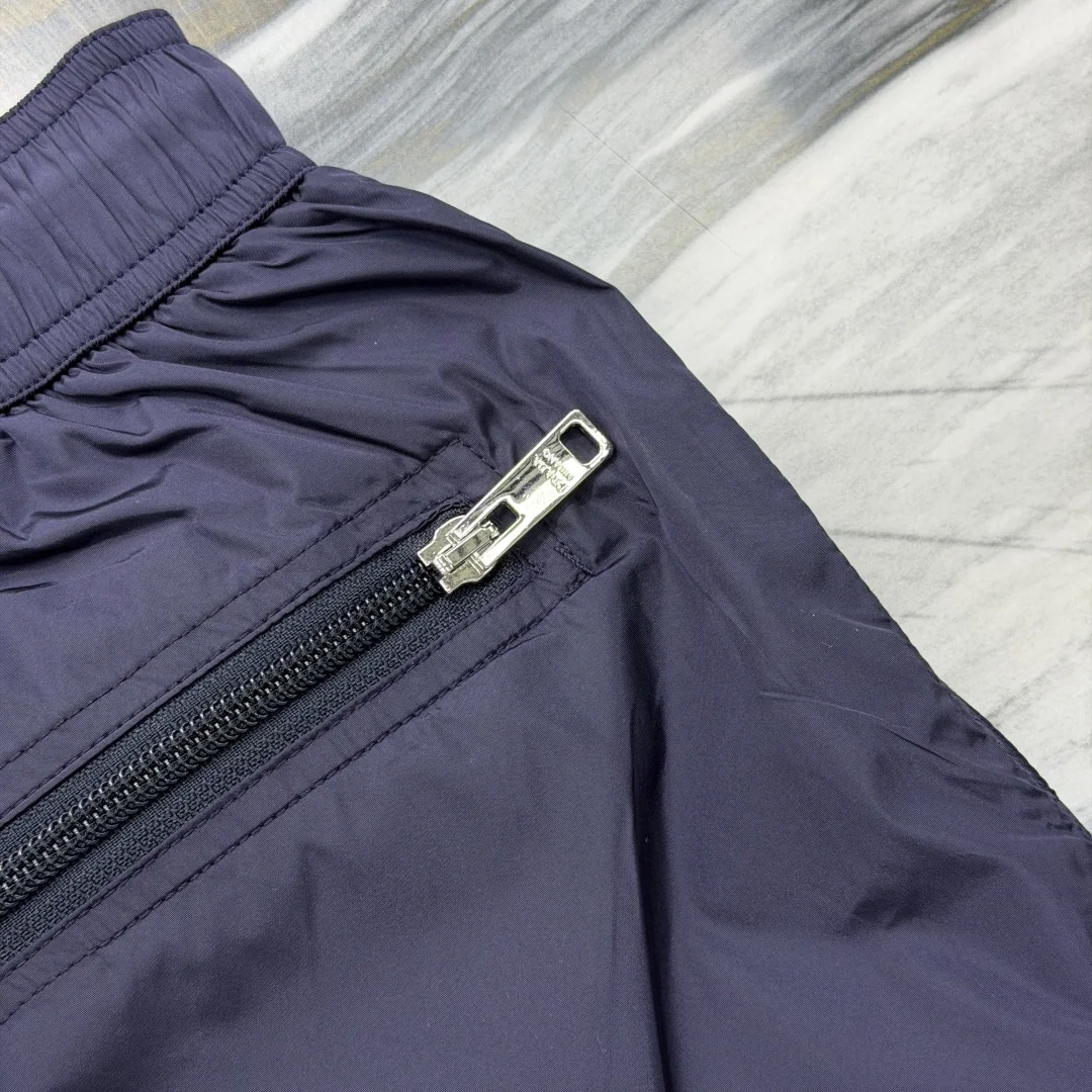 프라다 Re-Nylon 솔리드 컬러 엘라스틱 비치 반바지 41245 Prada Shorts 상세 이미지 8
