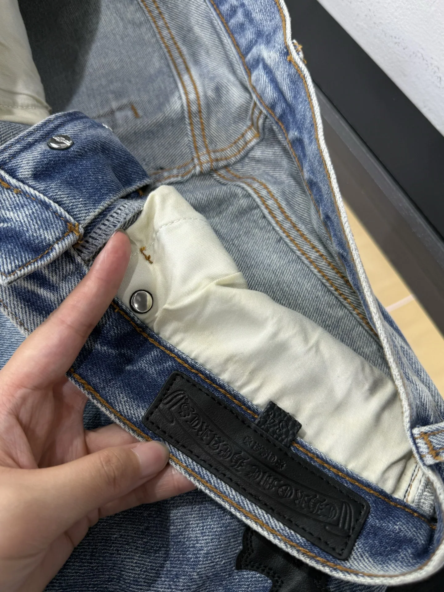 크롬하츠 매티보이 데님 남성 바지 상세 이미지 4