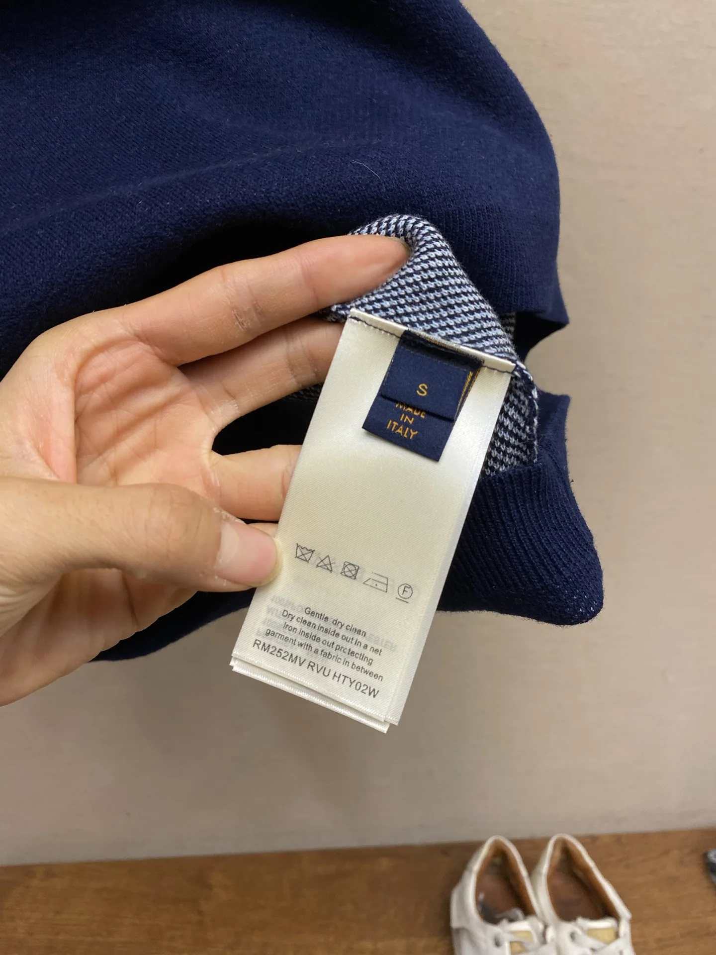 루이비통 모노그램 자카드 실크 혼방 반팔 티셔츠 1099 상세 이미지 8