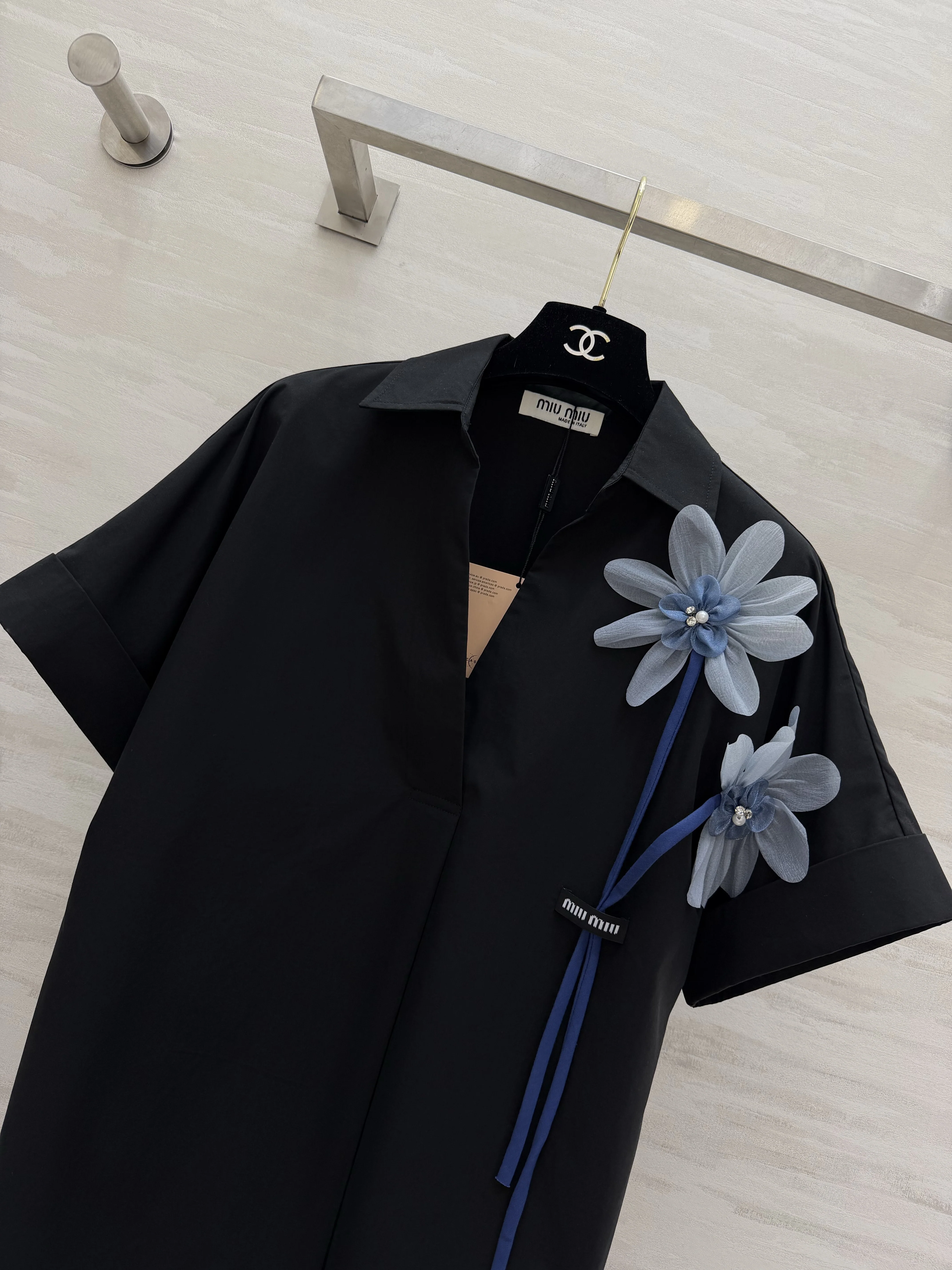미우미우 3D 꽃무늬 진주 장식 여성 셔츠 상세 이미지 11