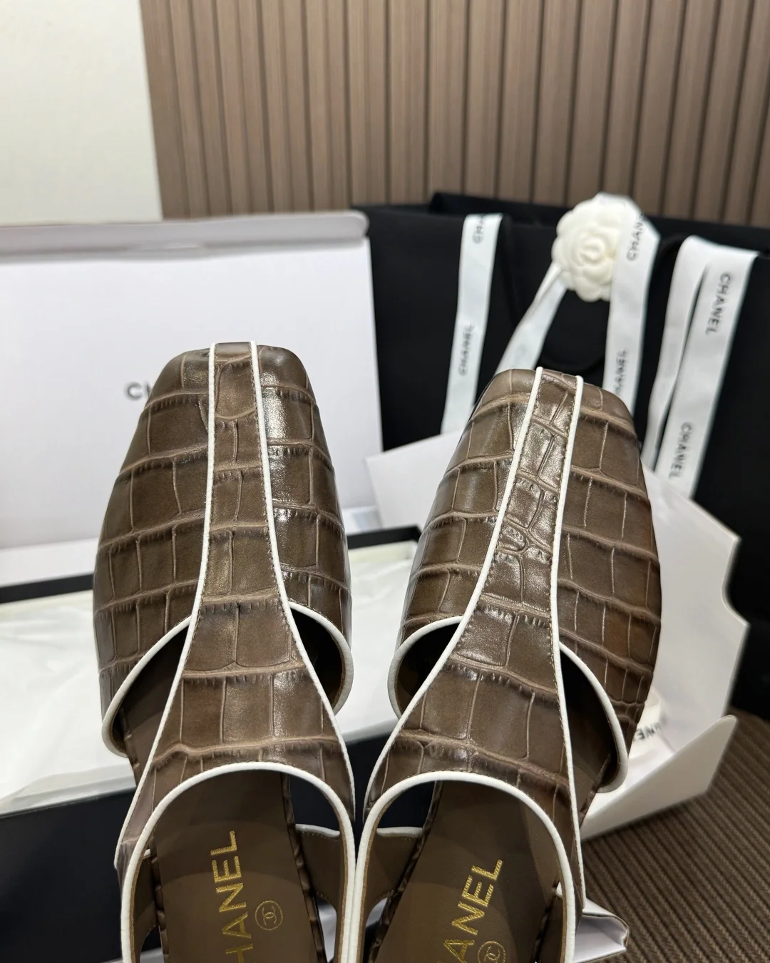 샤넬 크로커다일 엠보싱 레이스 샌들 상세 이미지 6