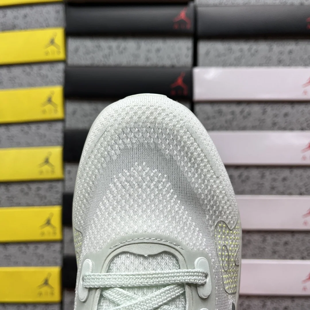 나이키 [CG] 보메로 프리미엄 HQ2050-300 201978 Nike Vomero Premium Barely Volt 상세 이미지 3