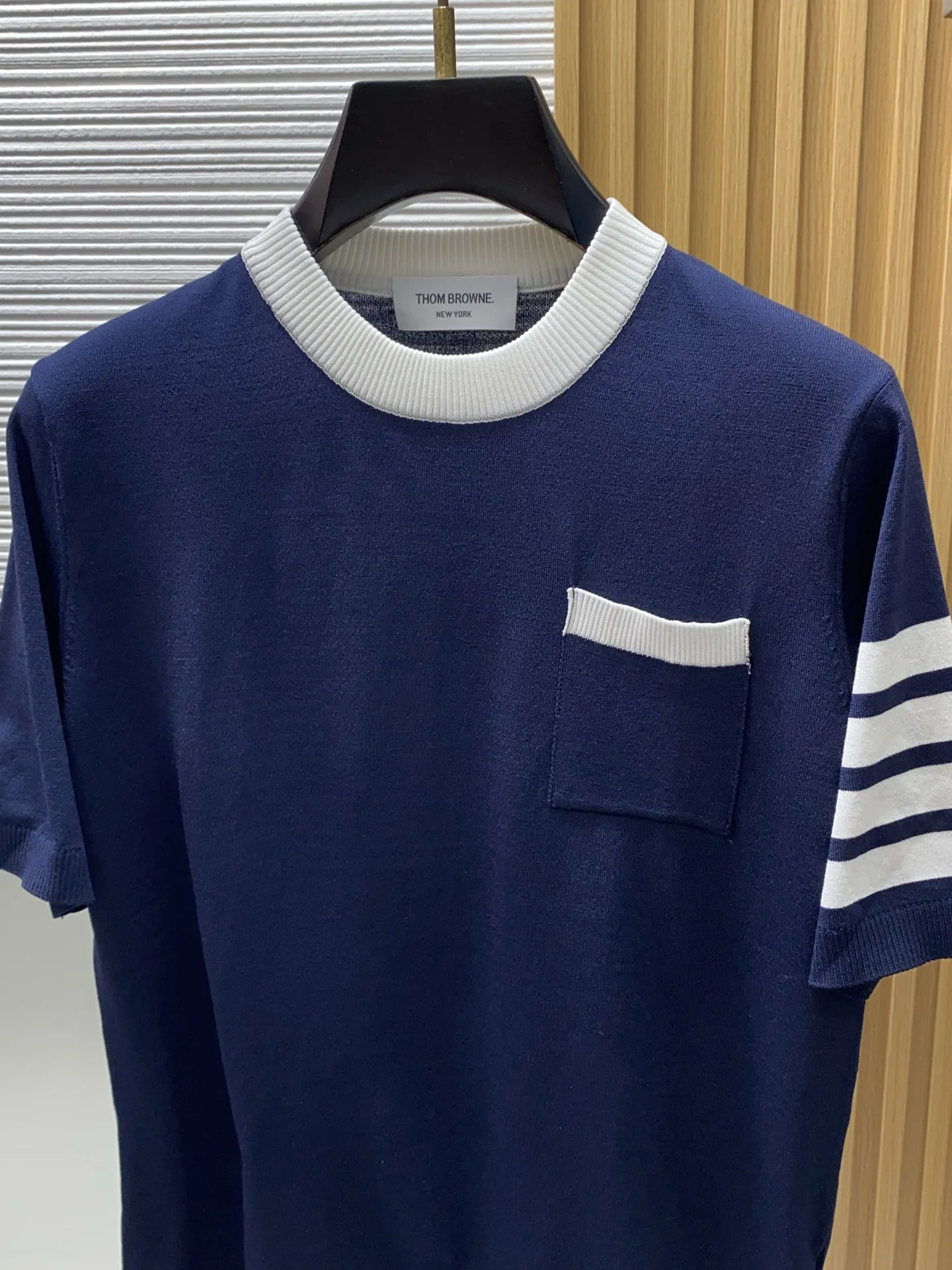 톰브라운 남성 크루넥 반팔 티셔츠 상세 이미지 2