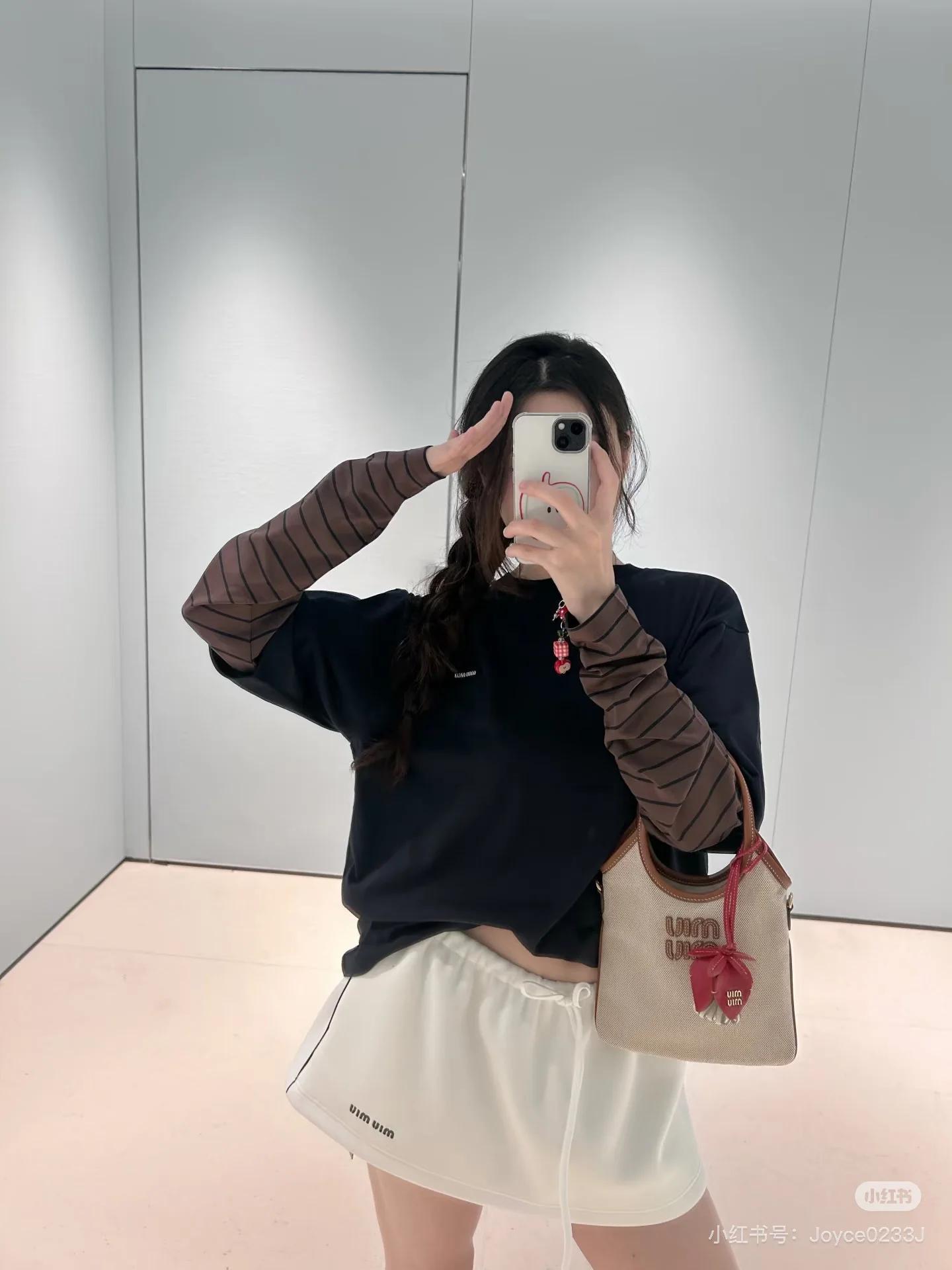 미우미우 25 FW 스트라이프 오버핏 투피스 네이비 긴팔 셔츠 여성의류 레플리카 상세 이미지 6