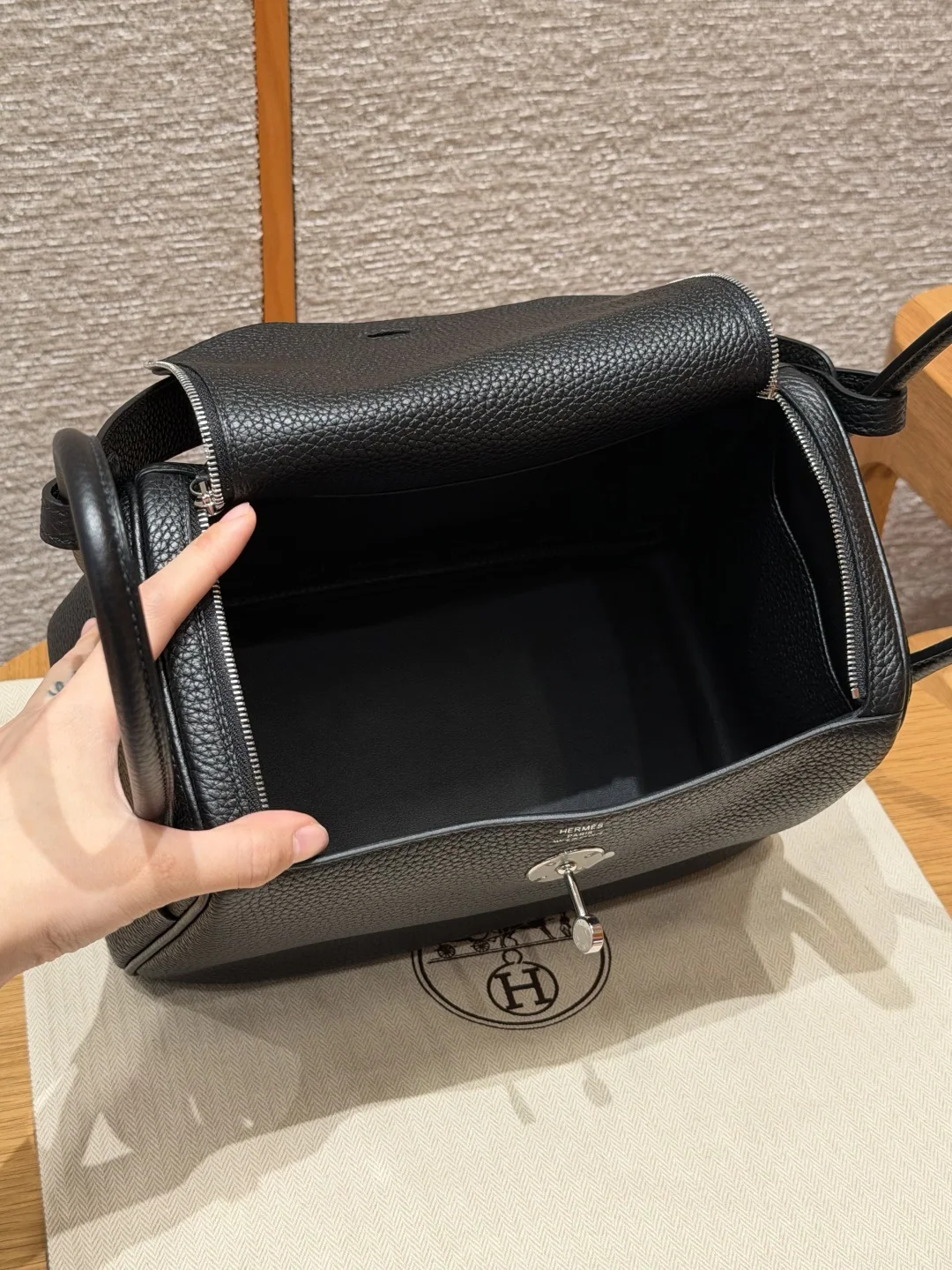 에르메스 린디 26 블랙 가방 상세 이미지 6