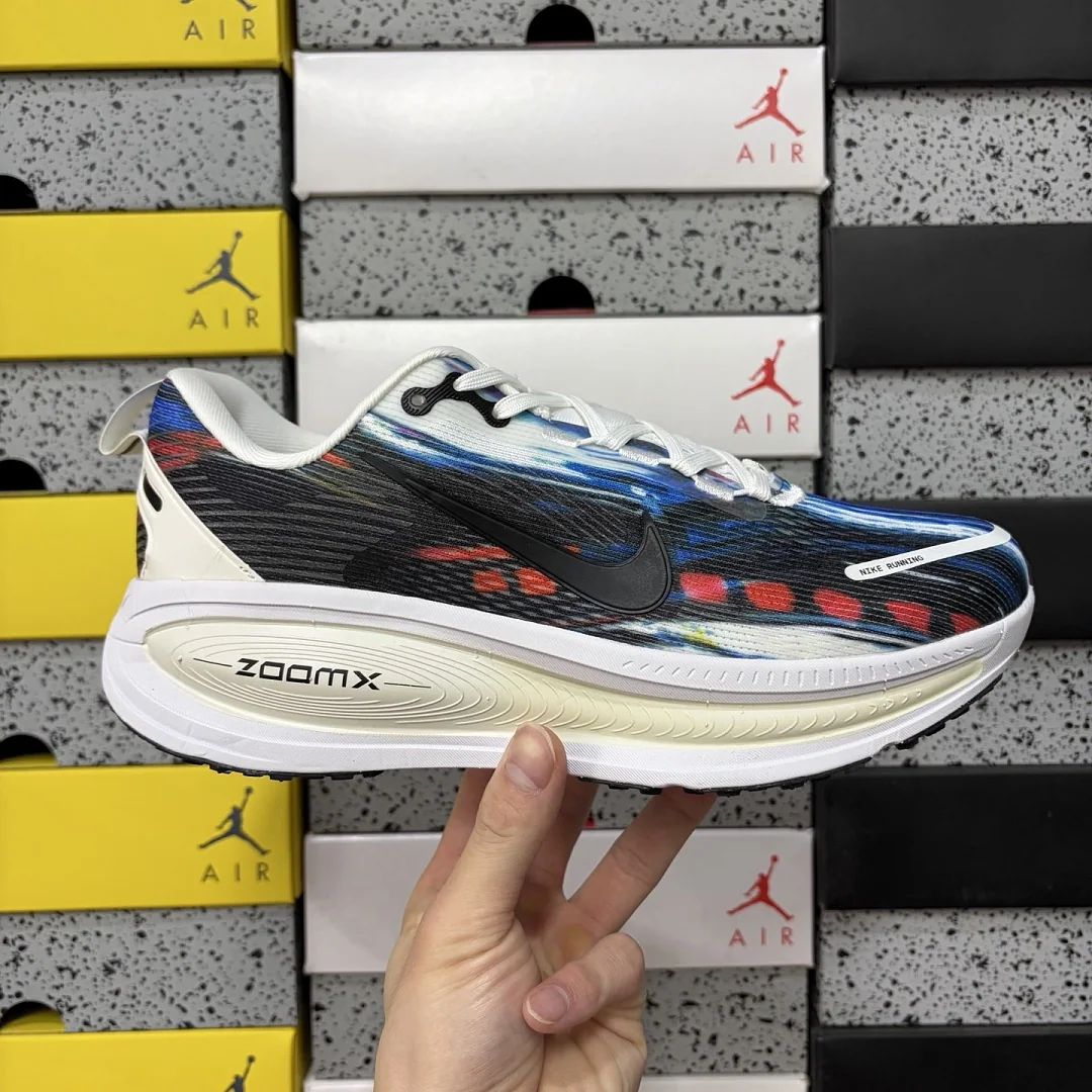 나이키 [GT] 보메로 18 SE IB8164-999 201792 Nike Vomero 18 SE Light Trails 상세 이미지 10