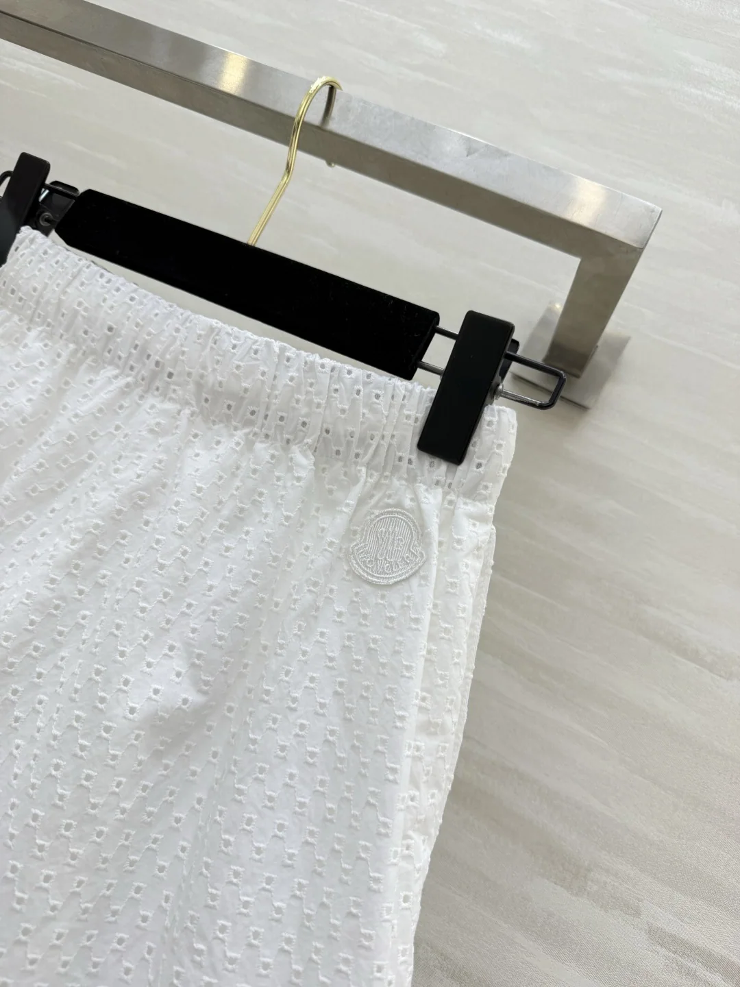몽클레어 여성 오프 화이트 반팔 셔츠 세트 상세 이미지 9