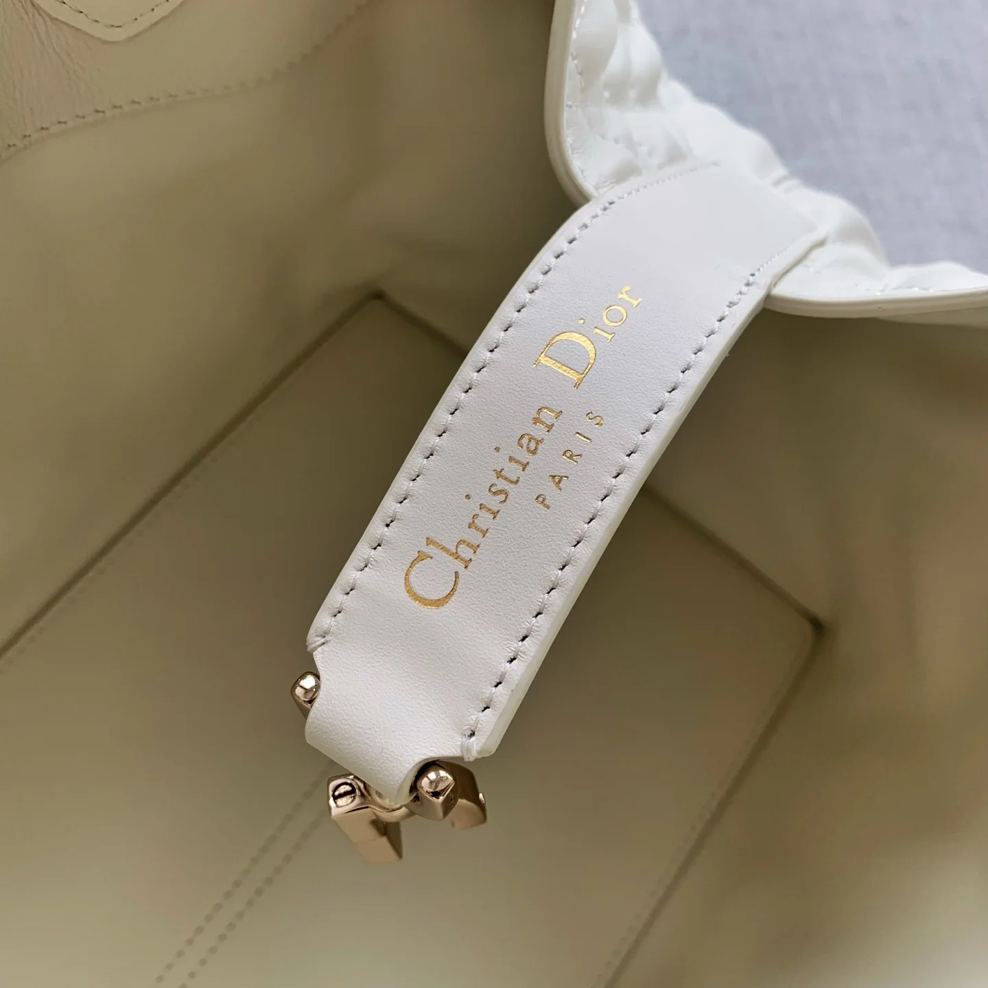 디올 투쥬르 화이트 미디엄 핸드백 상세 이미지 8