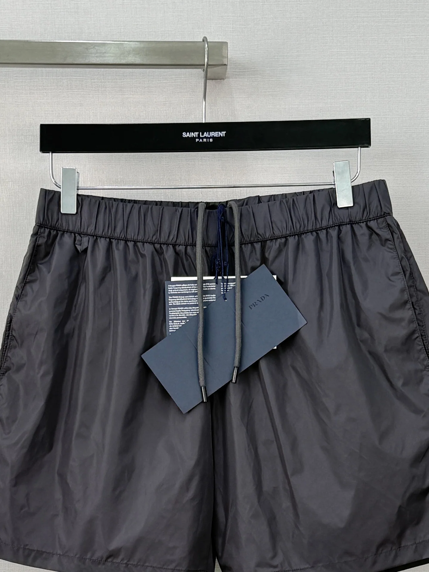 프라다 나일론 반바지 상세 이미지 3