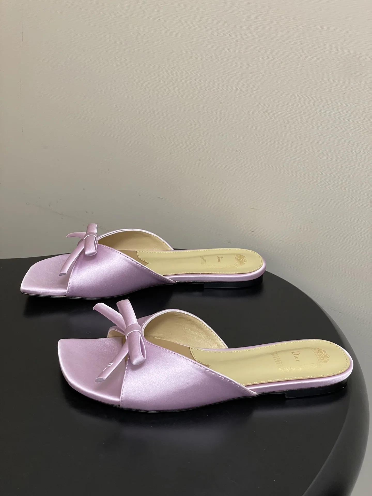 디올 D-보우 플랫 샌들 상세 이미지 3