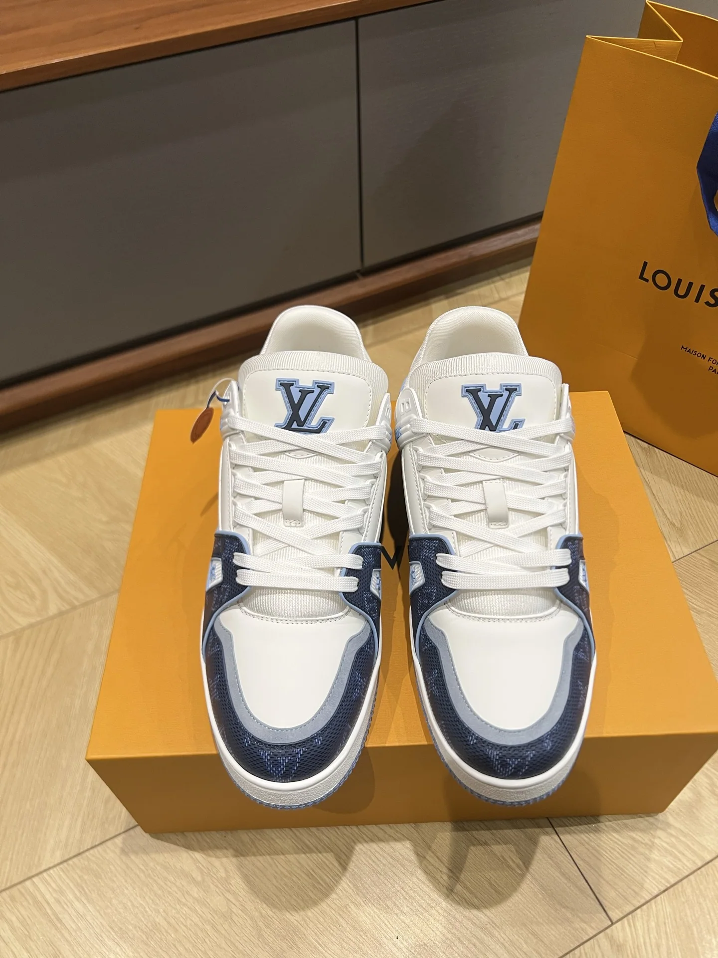 루이비통 LV 26 데님 컬러웨이 트레이너 신발 상세 이미지 2
