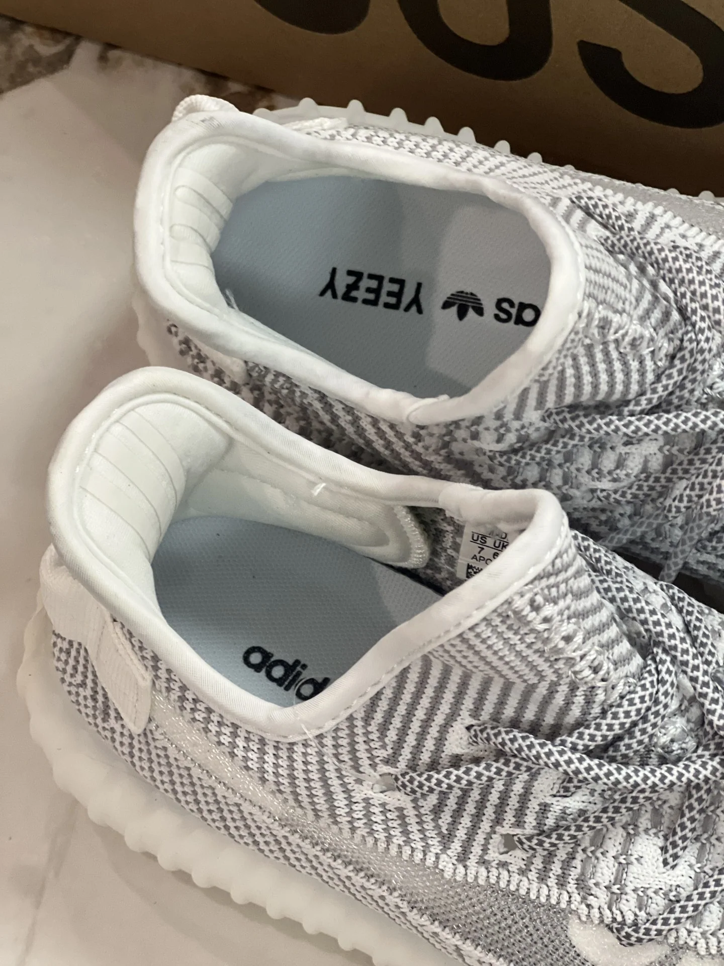 아디다스 YEEZY350 스니커즈 상세 이미지 7