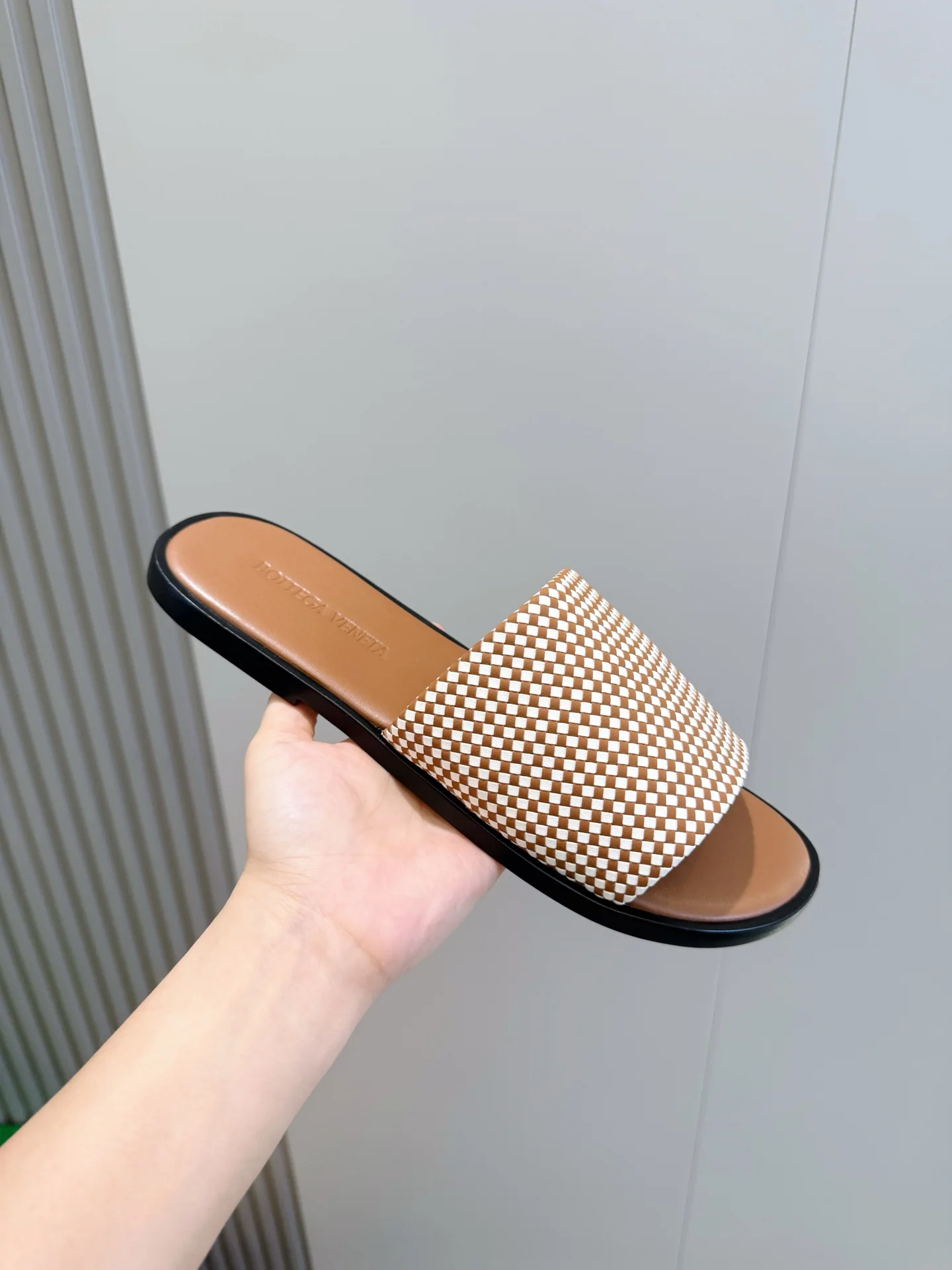 보테가베네타 웨이브 인트레차토 가죽 뮬 샌들 상세 이미지 5