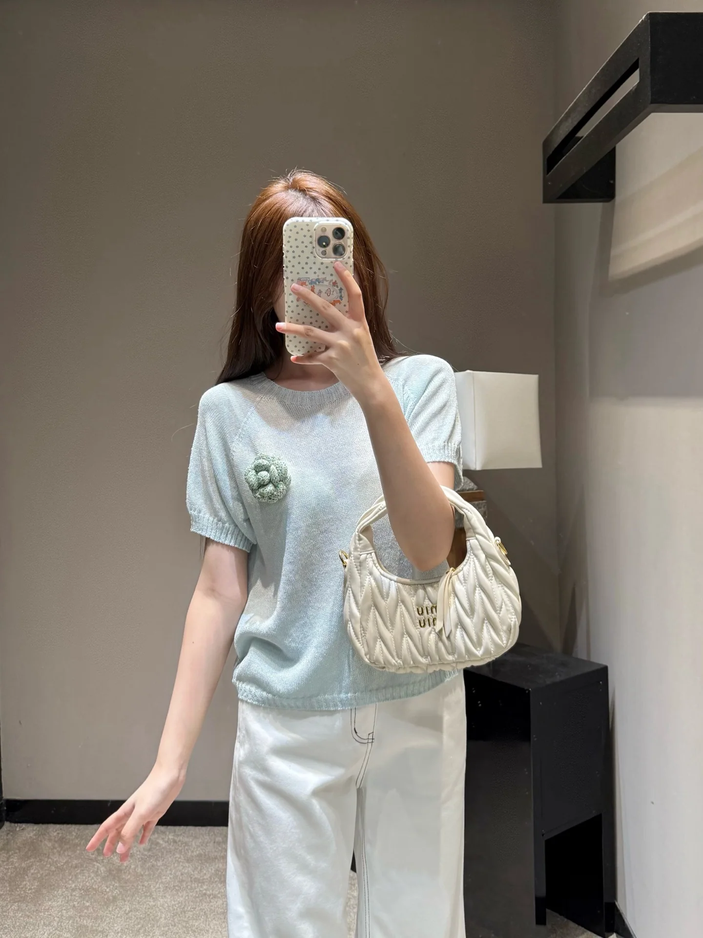 샤넬 카멜리아 브로치 라이트 블루 반팔 니트 티셔츠 상세 이미지 1