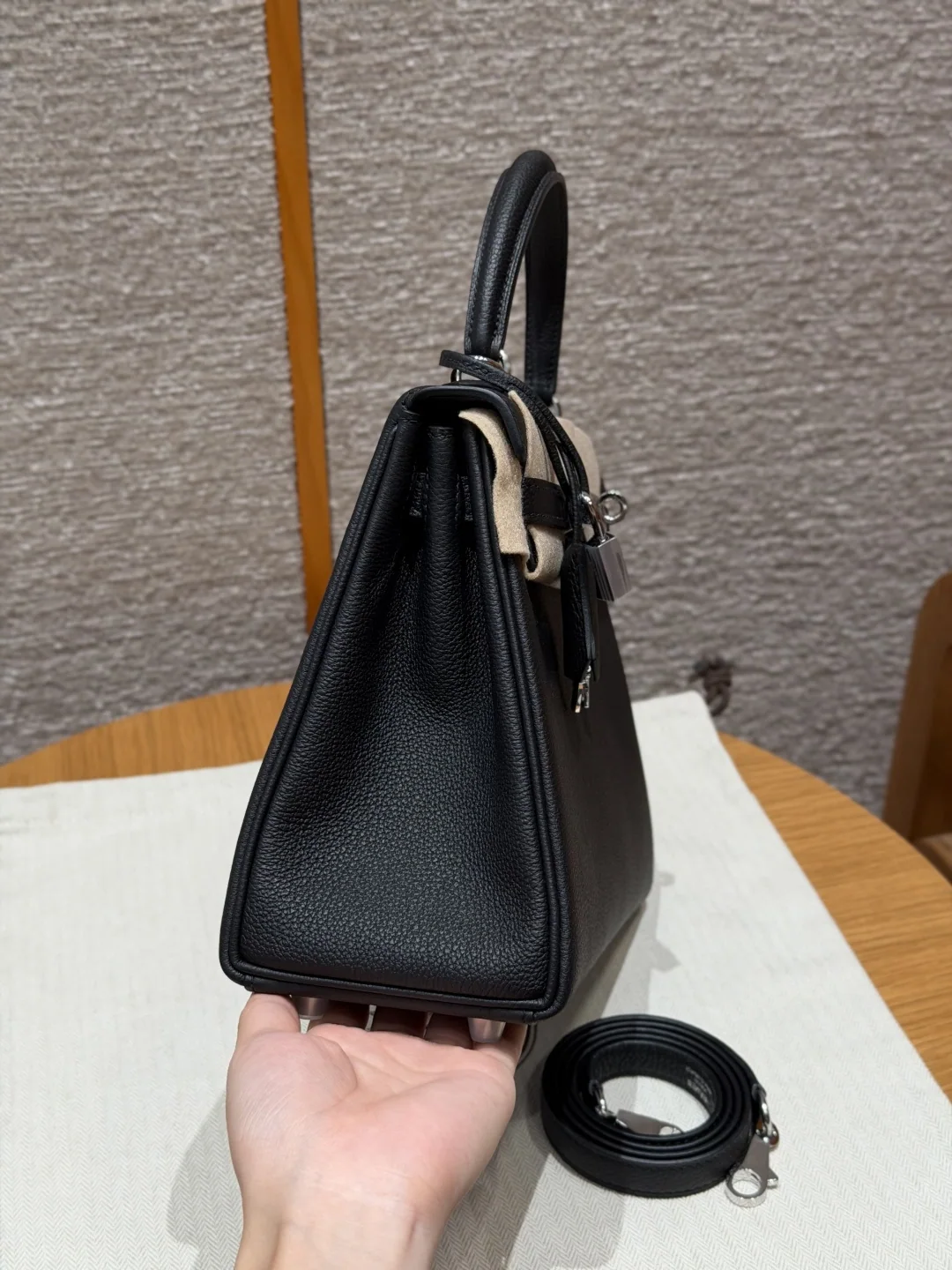 에르메스 켈리 25 블랙 토고 가죽 가방 상세 이미지 3