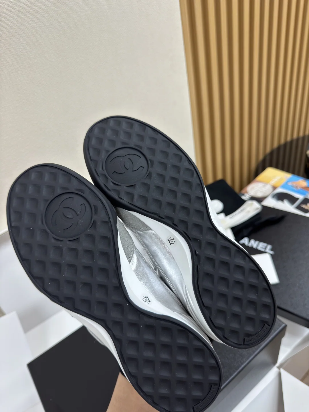 샤넬 다이아몬드 패턴 베이스볼 슈즈 상세 이미지 8