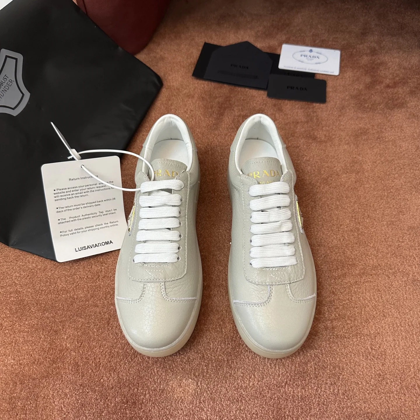 프라다(Prada) 스웨이드 스니커즈 144014