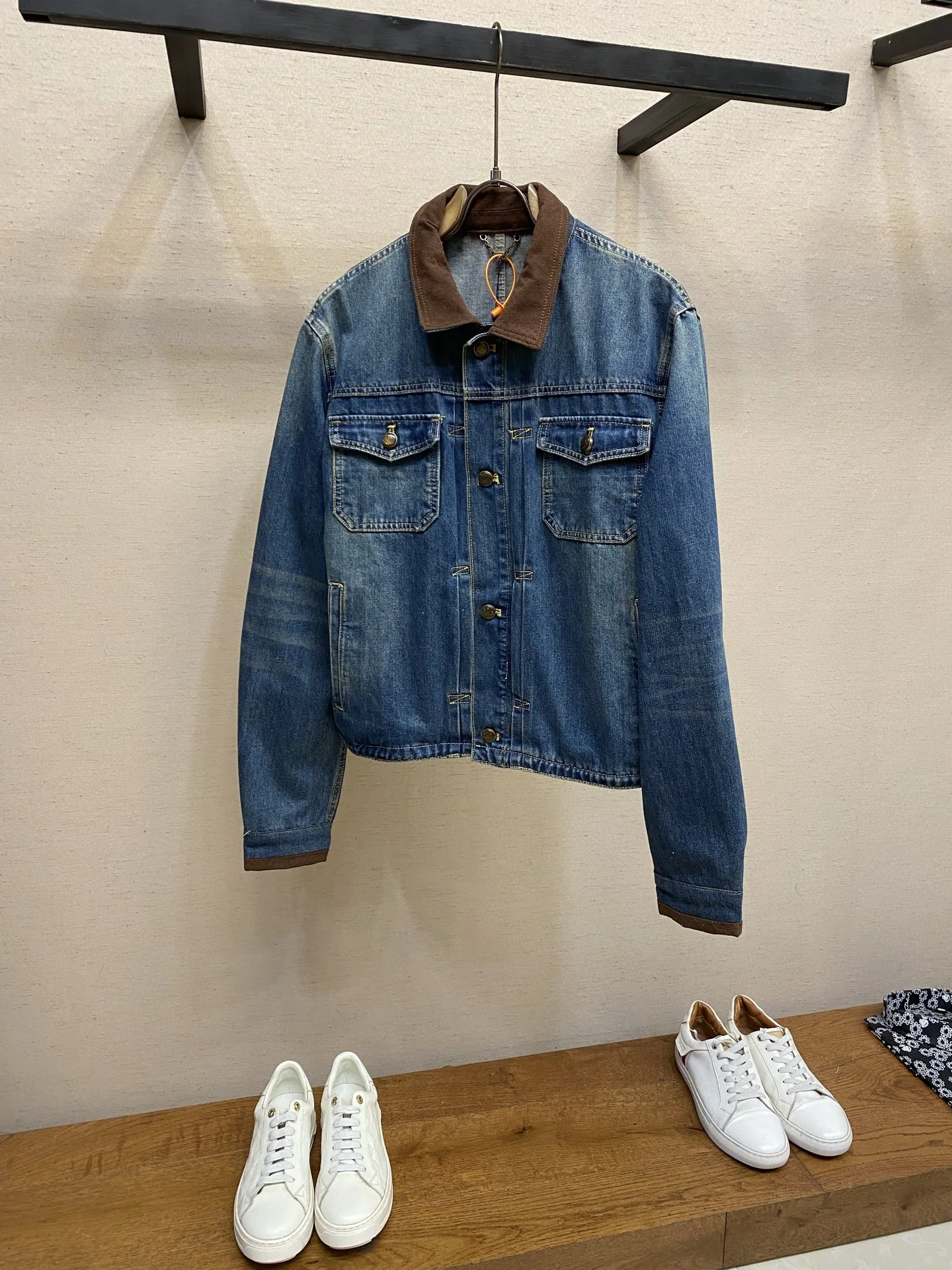 루이비통 LV 가죽 디테일 데님 자켓 164960